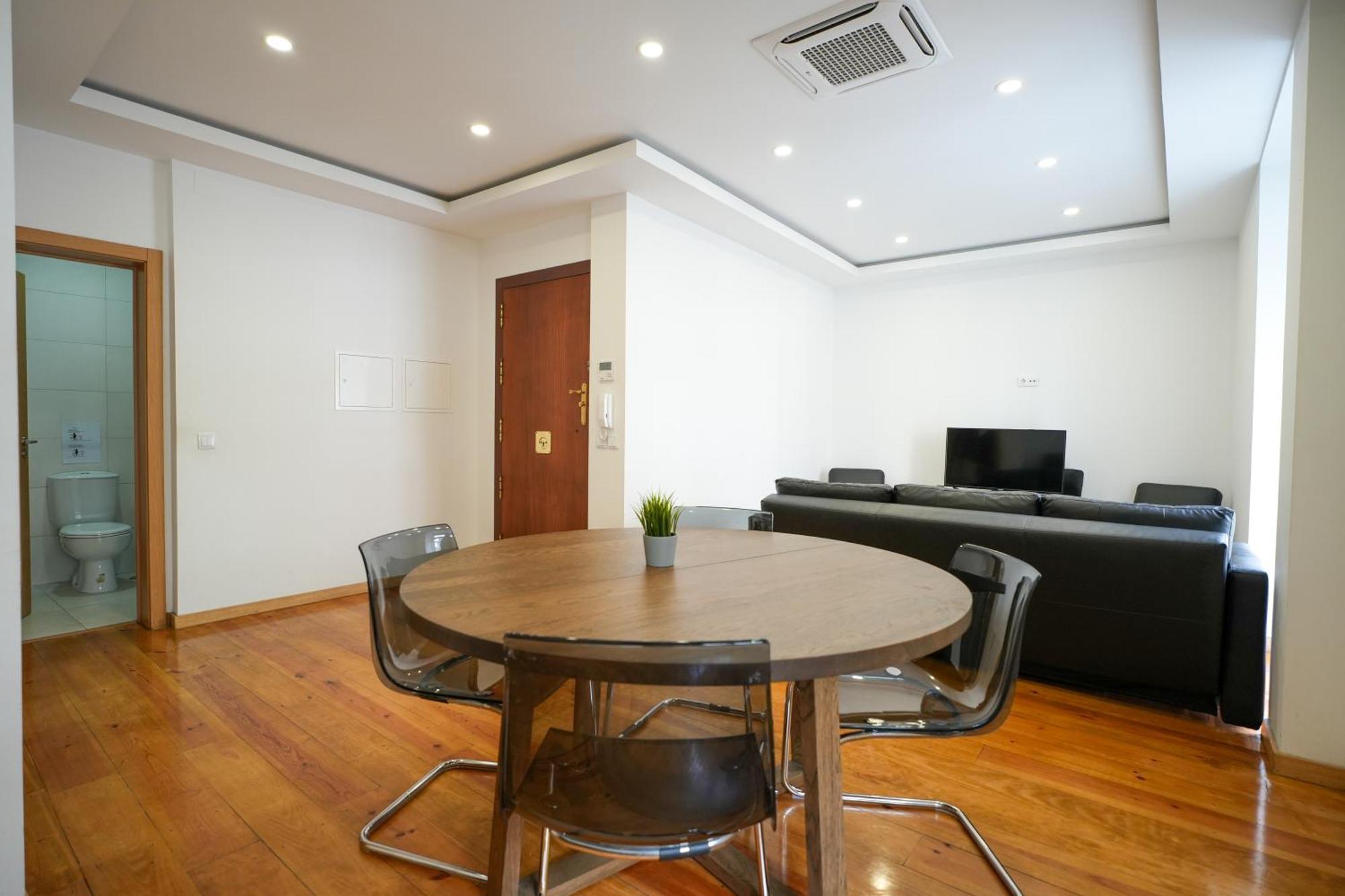 The Cordeiro House - No 67 - 2d - Spacious Three Bedroom Apartment Lisbon
