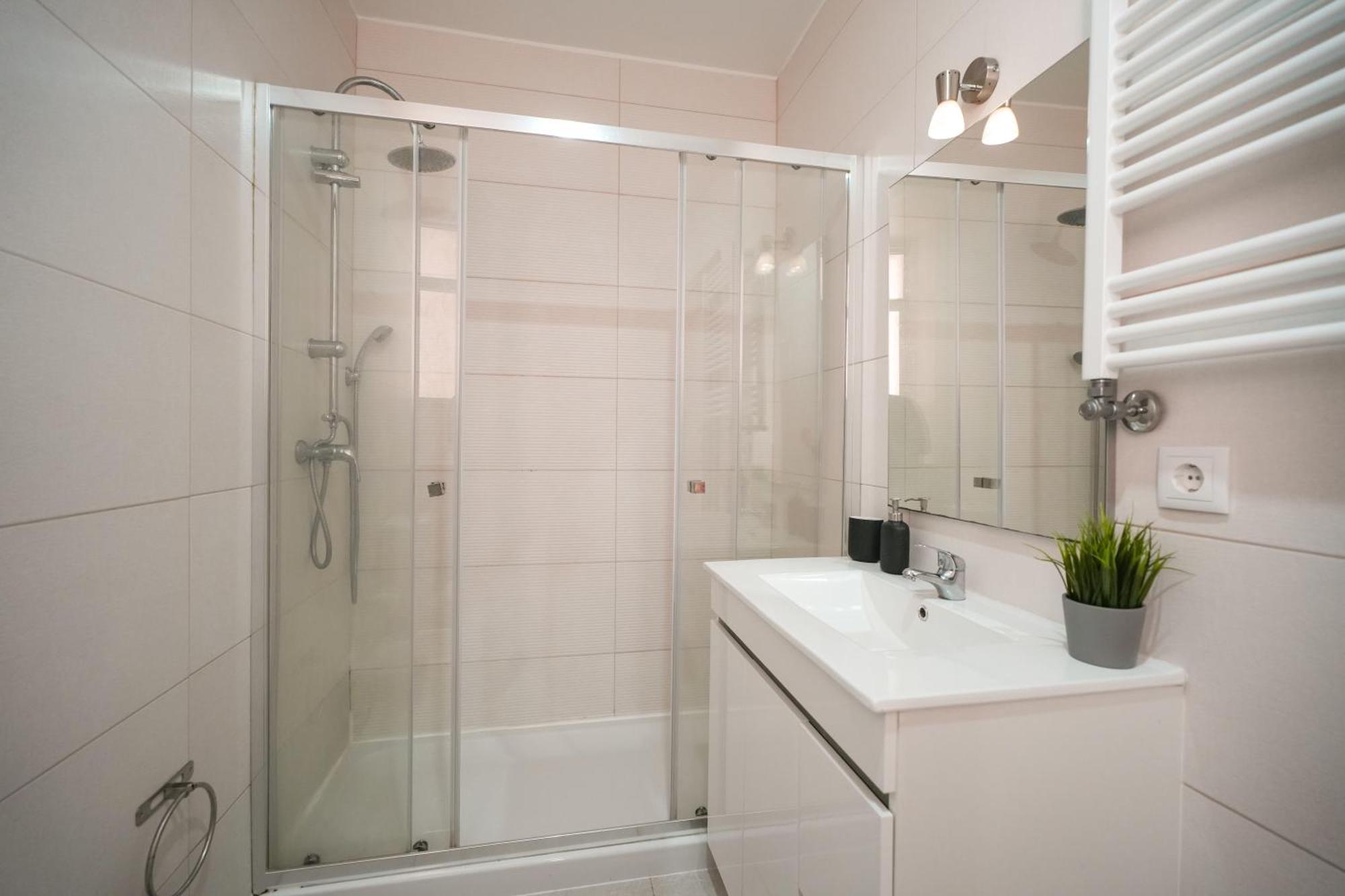Apartment The Cordeiro House - No 67 - 2d - Spacious Three Bedroom Lisbon